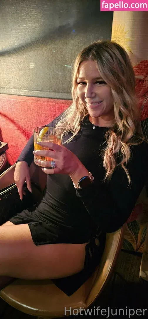 Hotwifejuniper Onlyfans Photo Gallery 