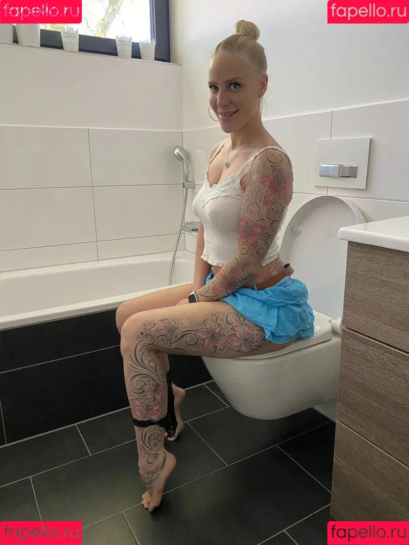 Lara Cumkitten Onlyfans Photo Gallery 