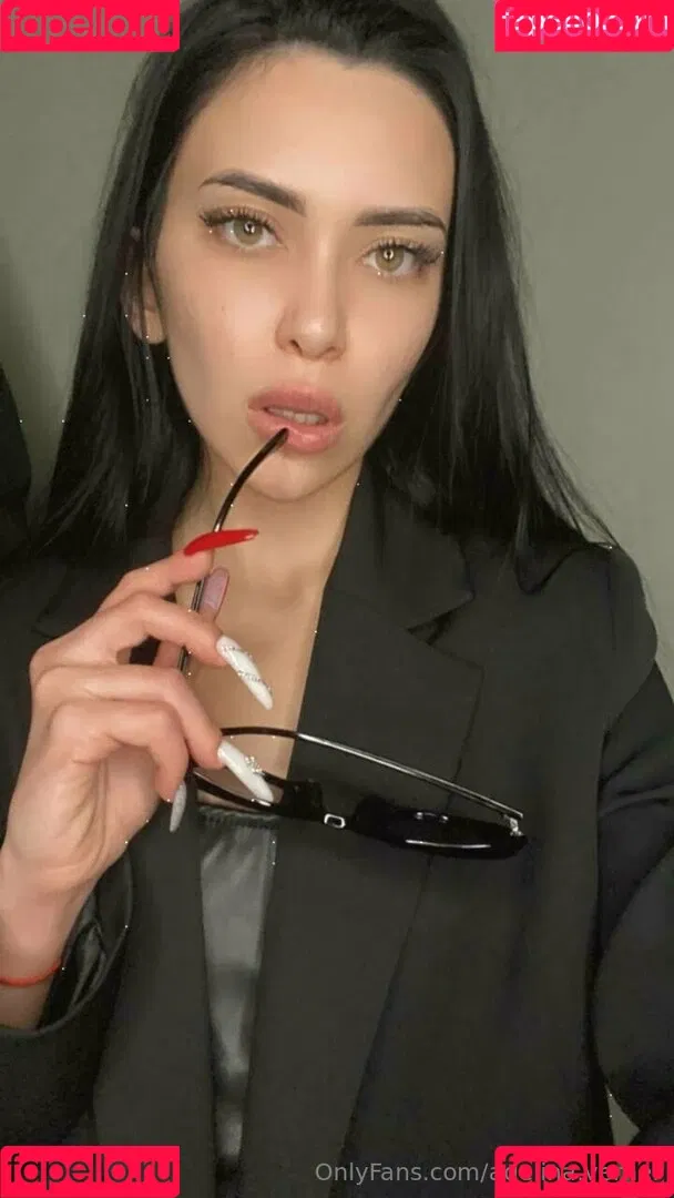 adelina.verner Onlyfans Photo Gallery 