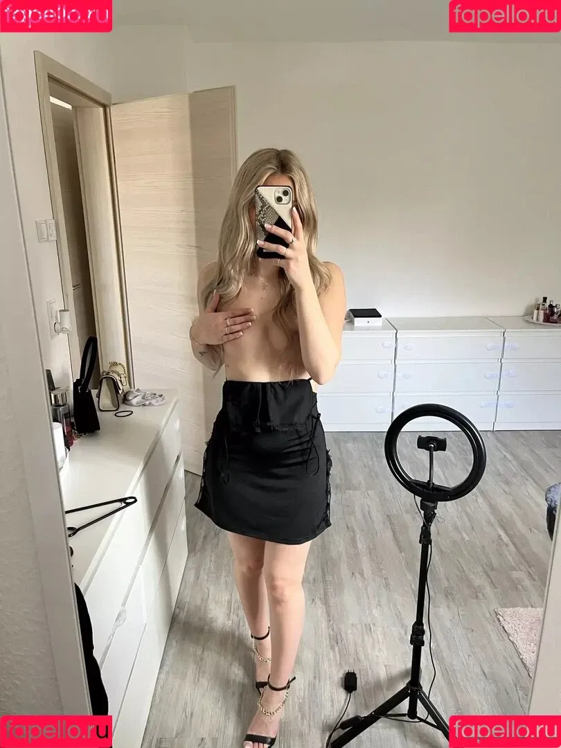 Nadine.e Onlyfans Photo Gallery 