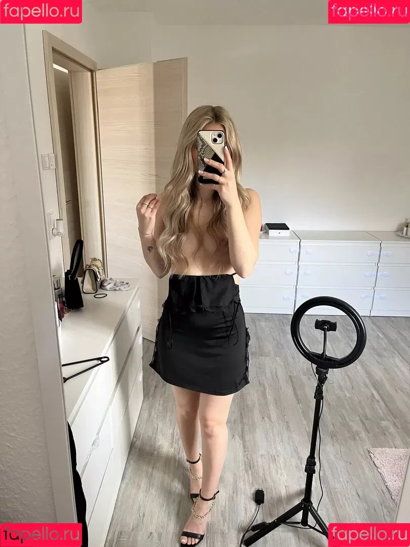 Nadine.e Onlyfans Photo Gallery 