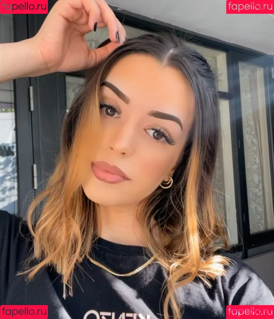 NoraExplorer Onlyfans Photo Gallery 
