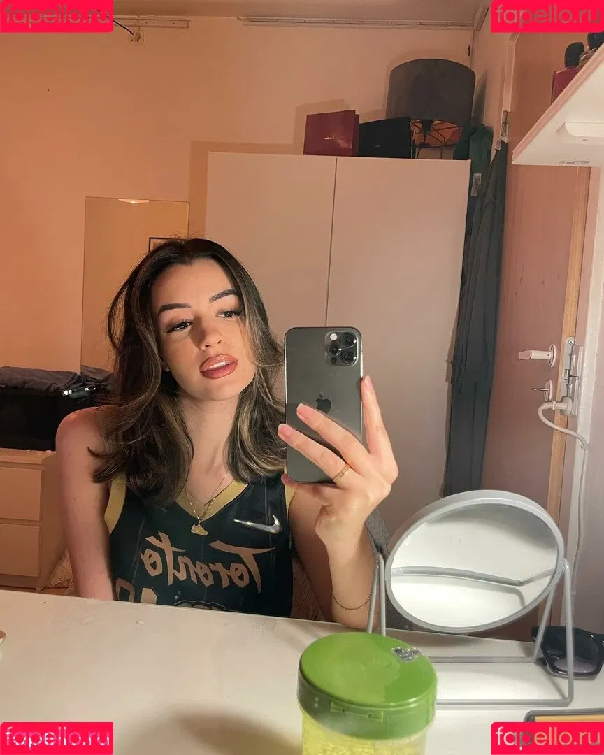 NoraExplorer Onlyfans Photo Gallery 