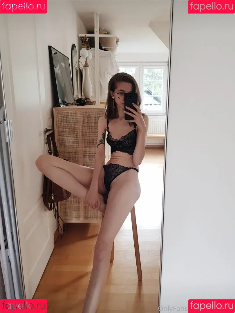 Pikdame / Kim Baltes Onlyfans Photo Gallery 
