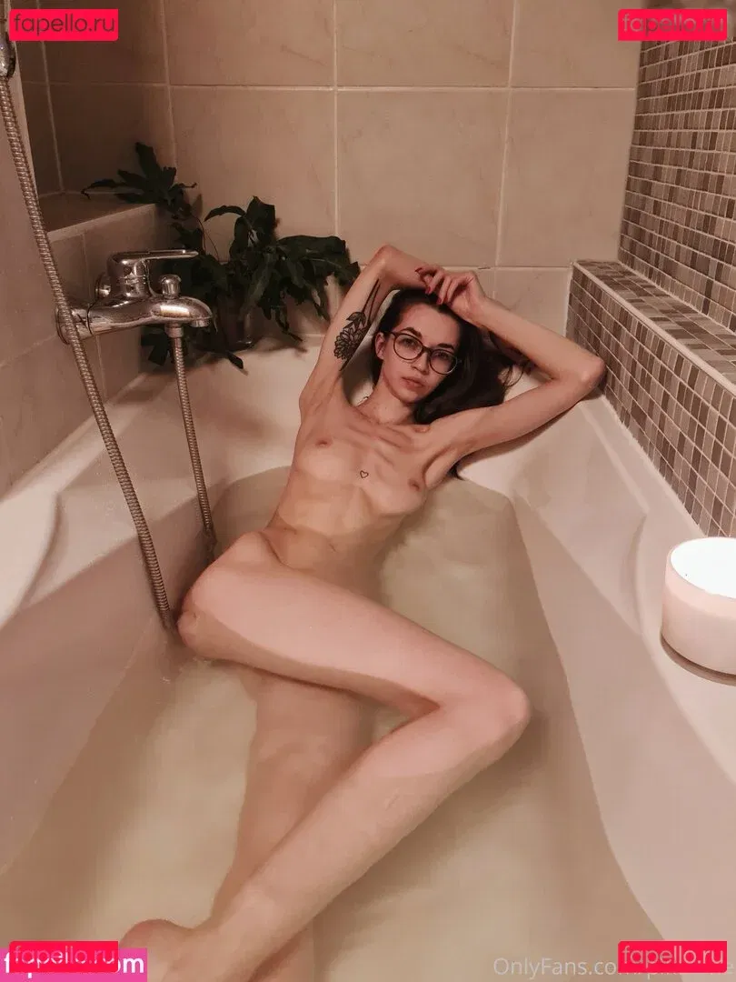 Pikdame / Kim Baltes Onlyfans Photo Gallery 