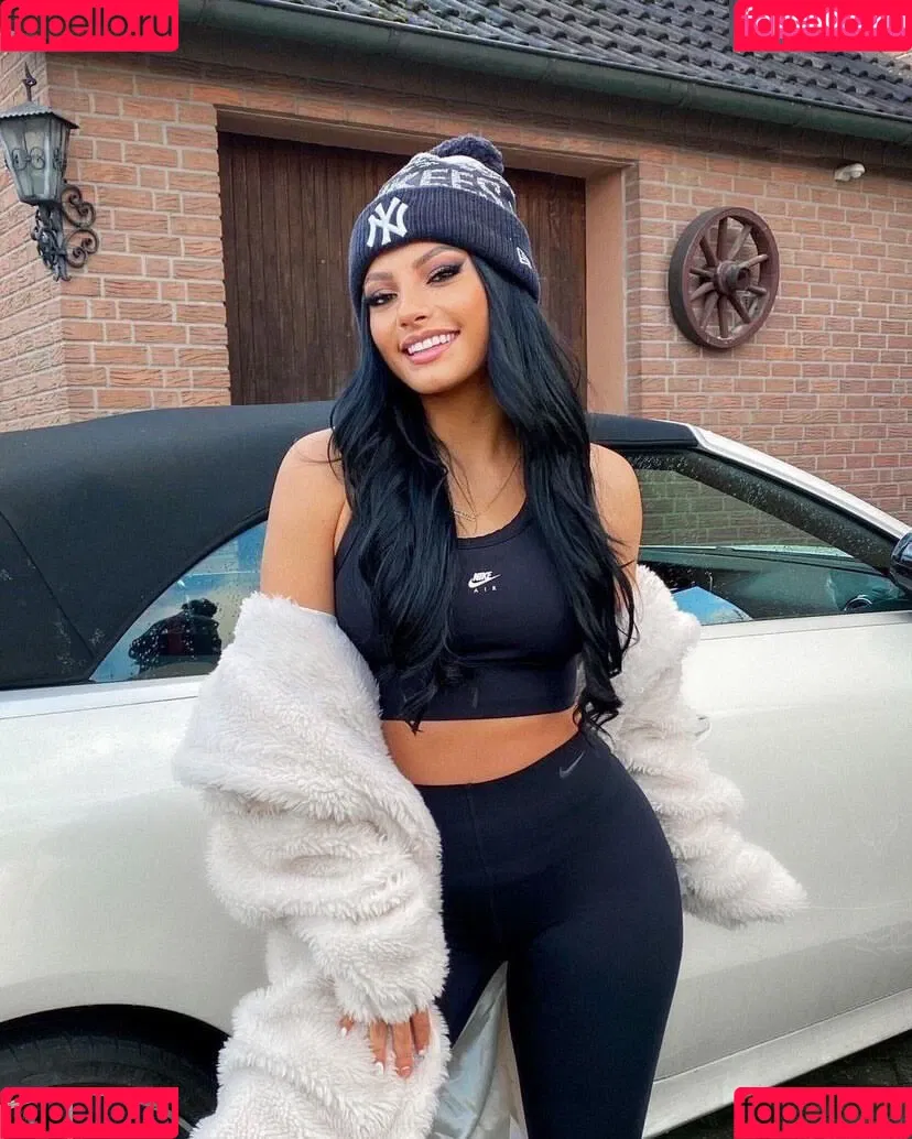 Ivana Santacruz Onlyfans Photo Gallery 