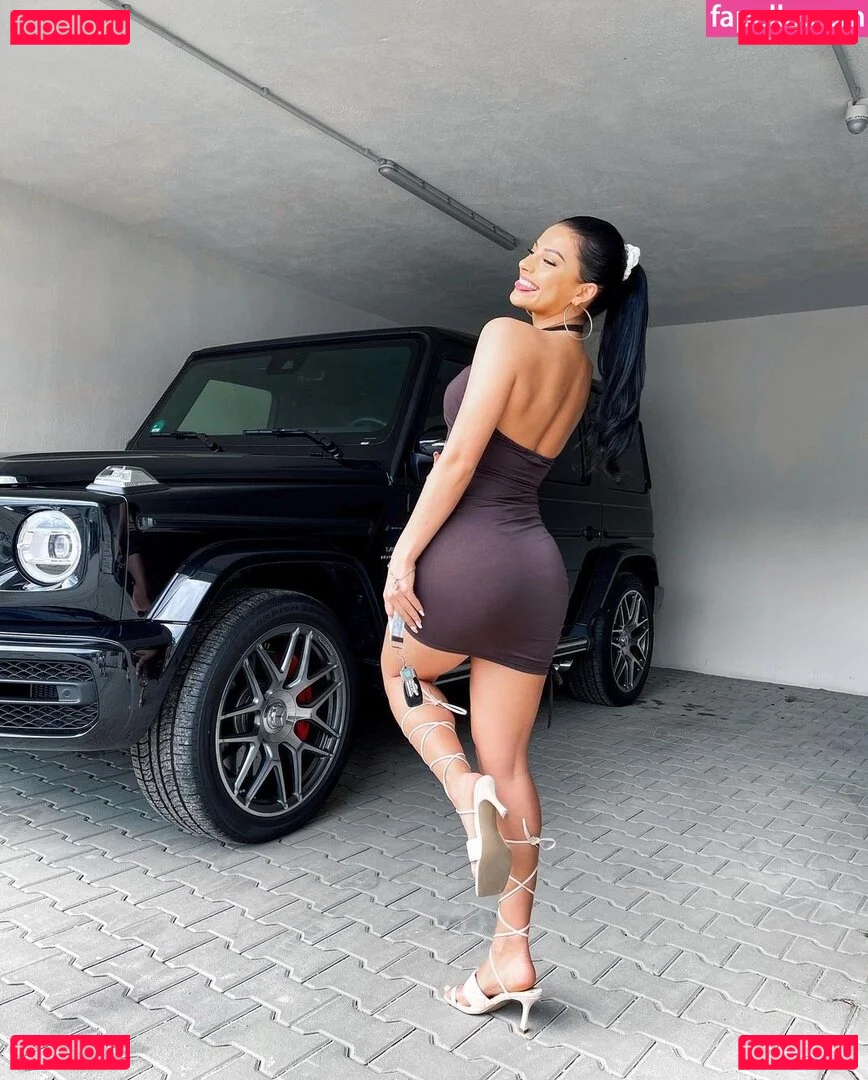 Ivana Santacruz Onlyfans Photo Gallery 