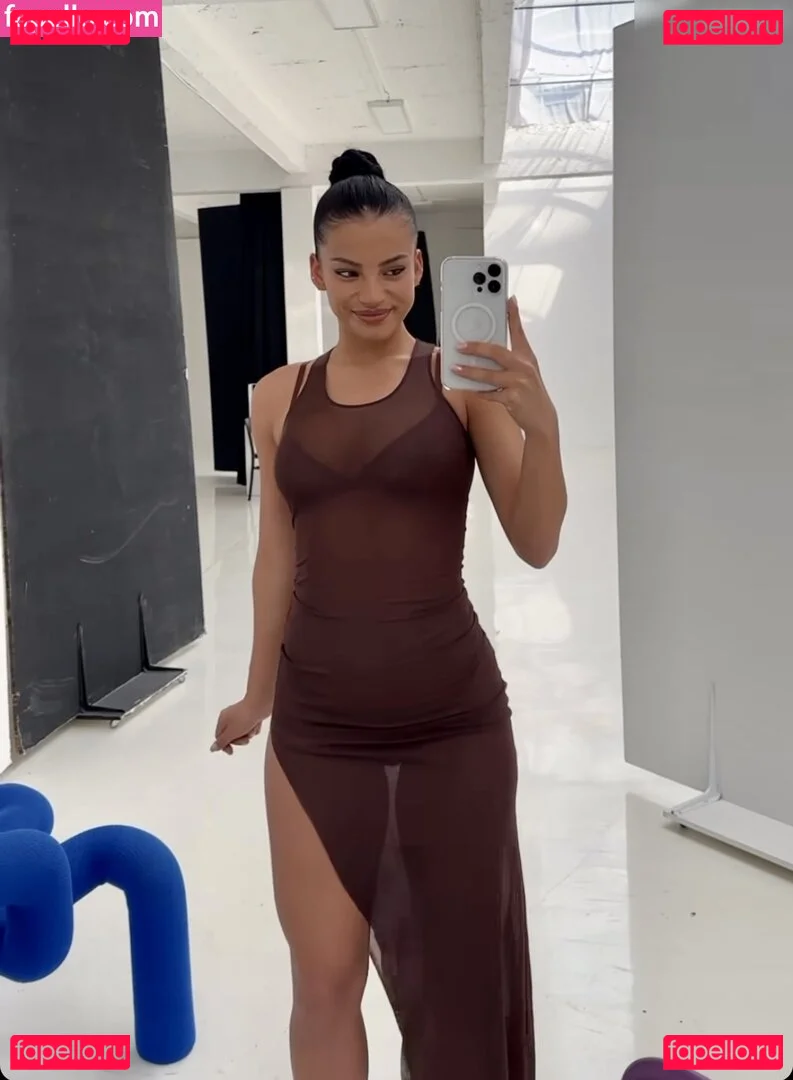 Ivana Santacruz Onlyfans Photo Gallery 