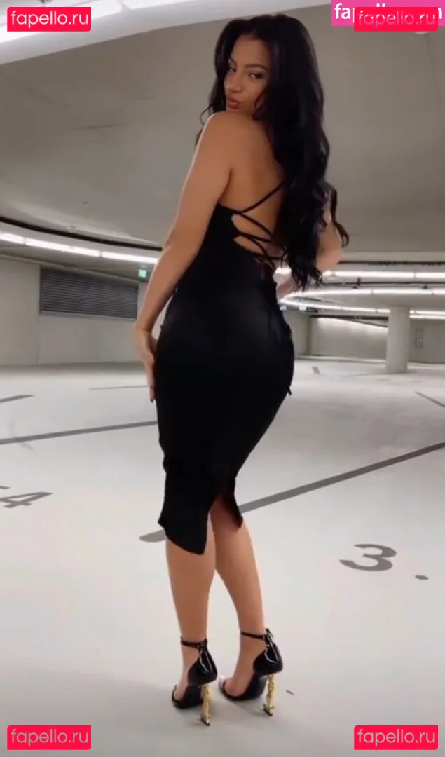 Ivana Santacruz Onlyfans Photo Gallery 