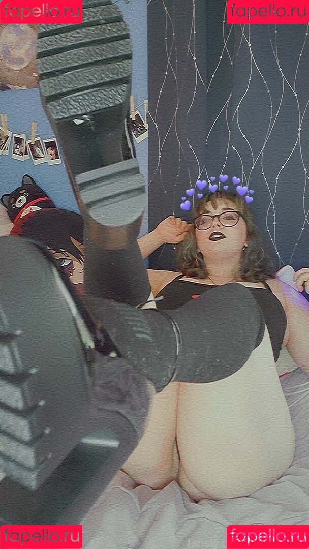 gothicxslvt Onlyfans Photo Gallery 