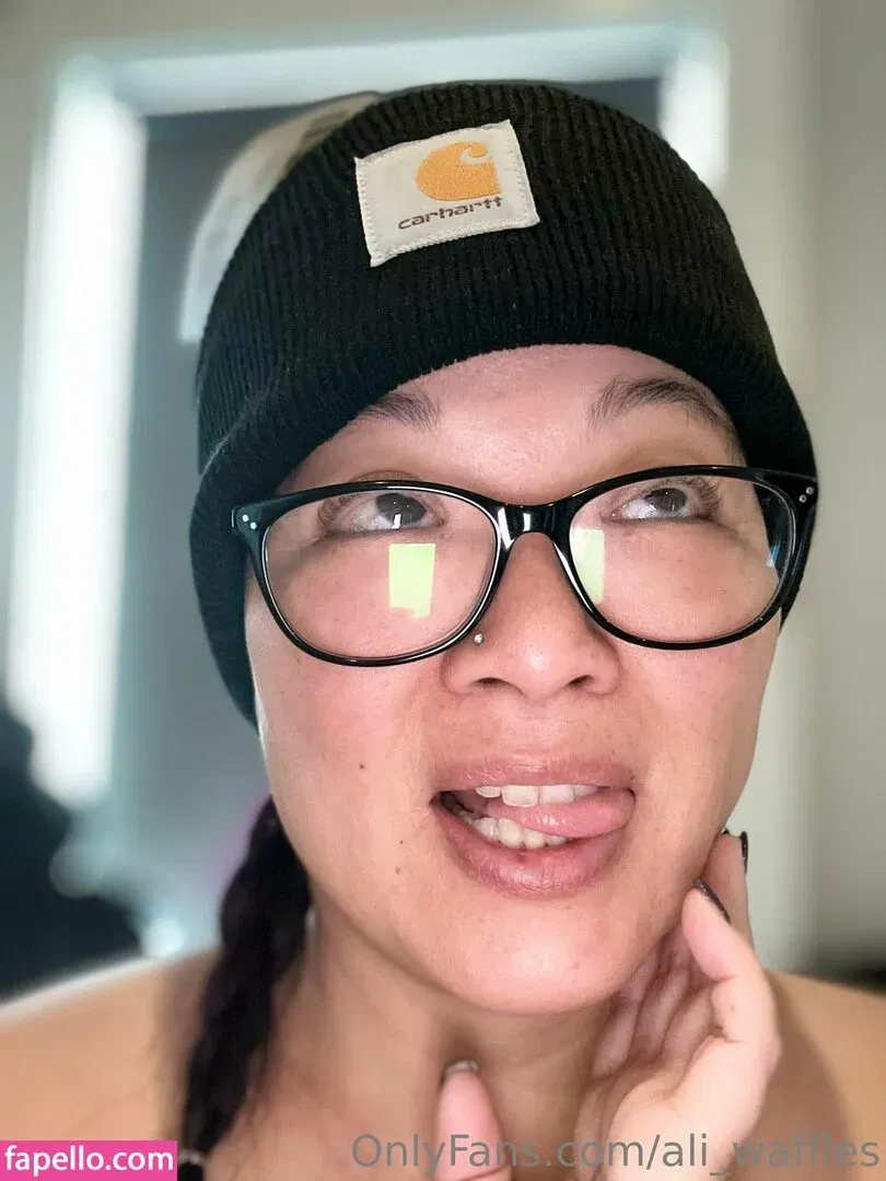 ali_waffles Onlyfans Photo Gallery 