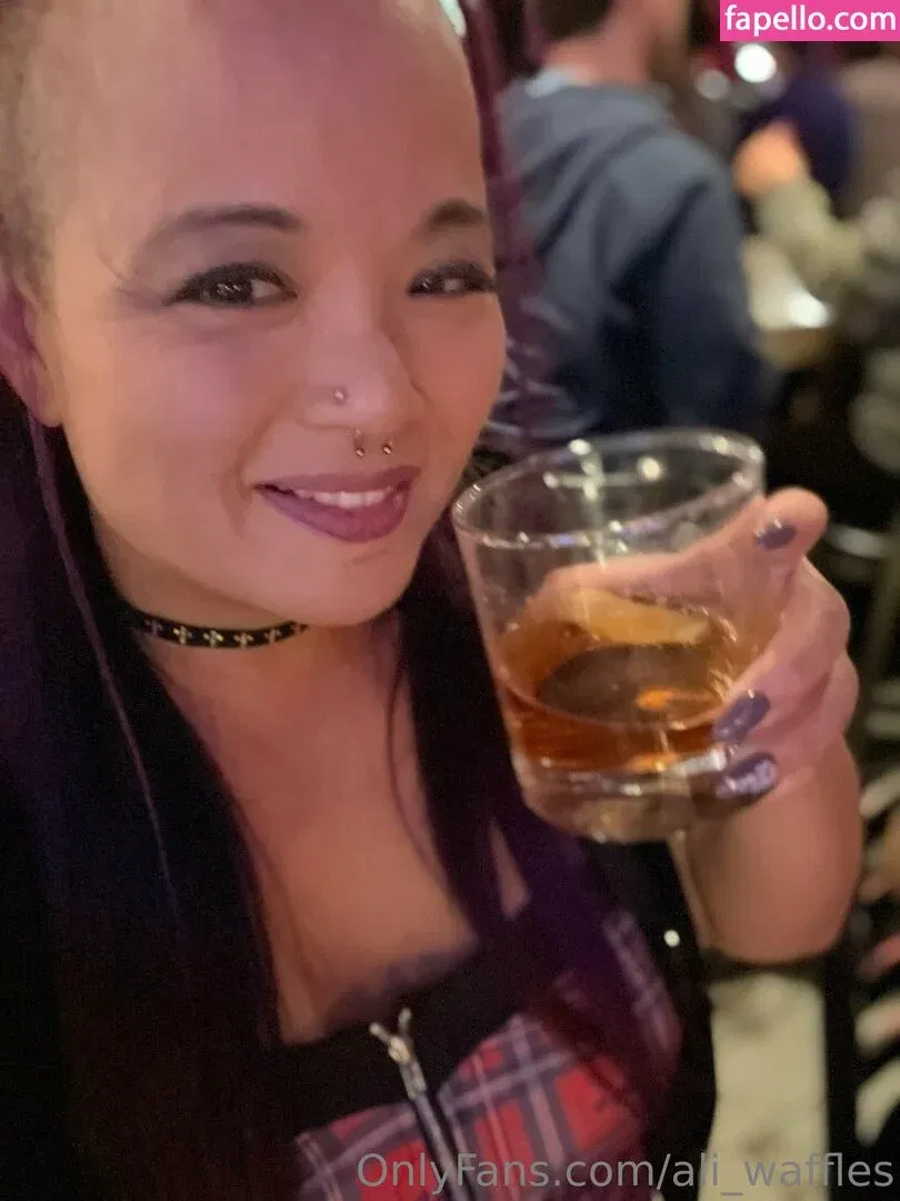 ali_waffles Onlyfans Photo Gallery 