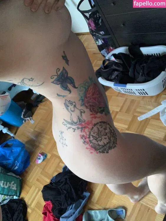 Jenny Bee Onlyfans Photo Gallery 