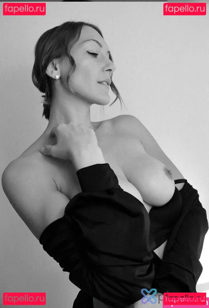 Regi Lee Summer Onlyfans Photo Gallery 