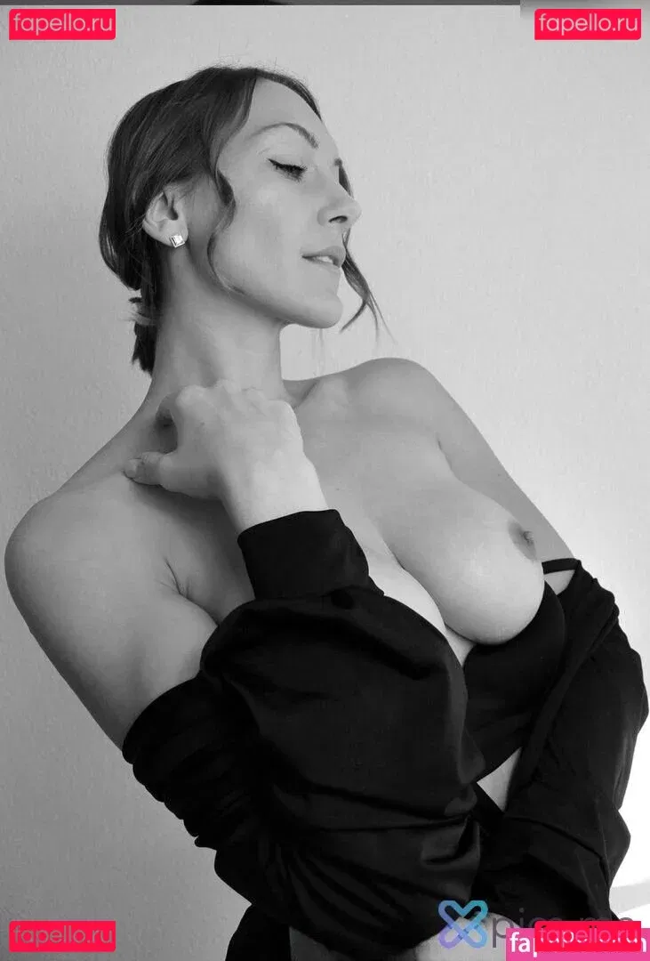 Regi Lee Summer Onlyfans Photo Gallery 