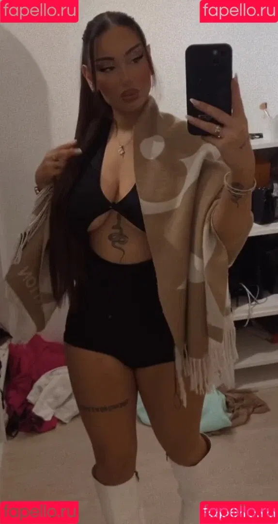 selinkitmir Onlyfans Photo Gallery 