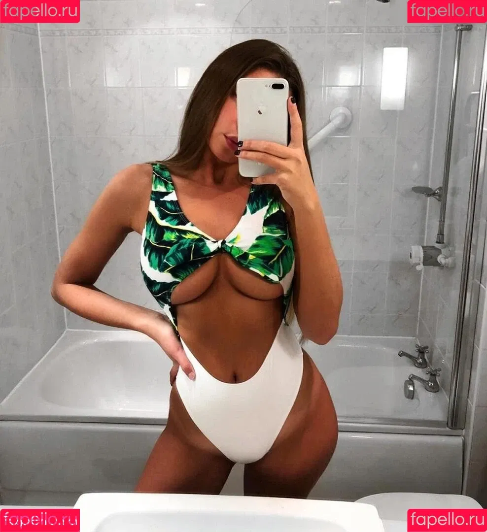 Zara McDermott Onlyfans Photo Gallery 