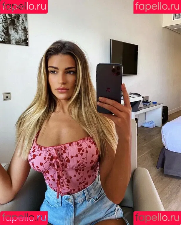 Zara McDermott Onlyfans Photo Gallery 