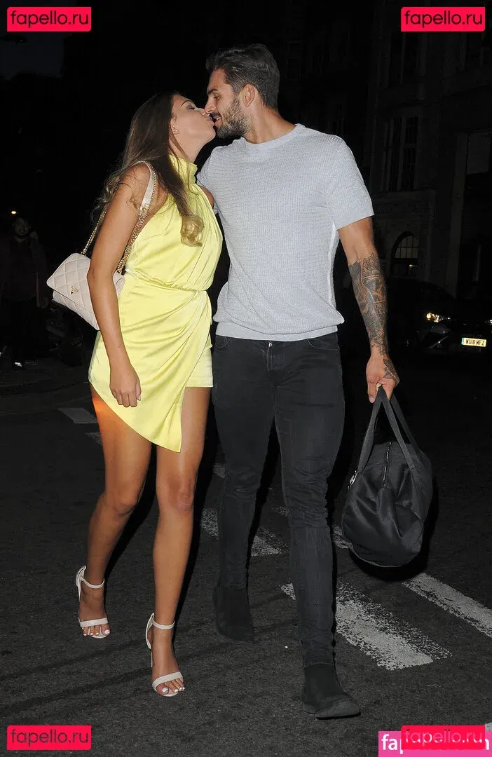 Zara McDermott Onlyfans Photo Gallery 