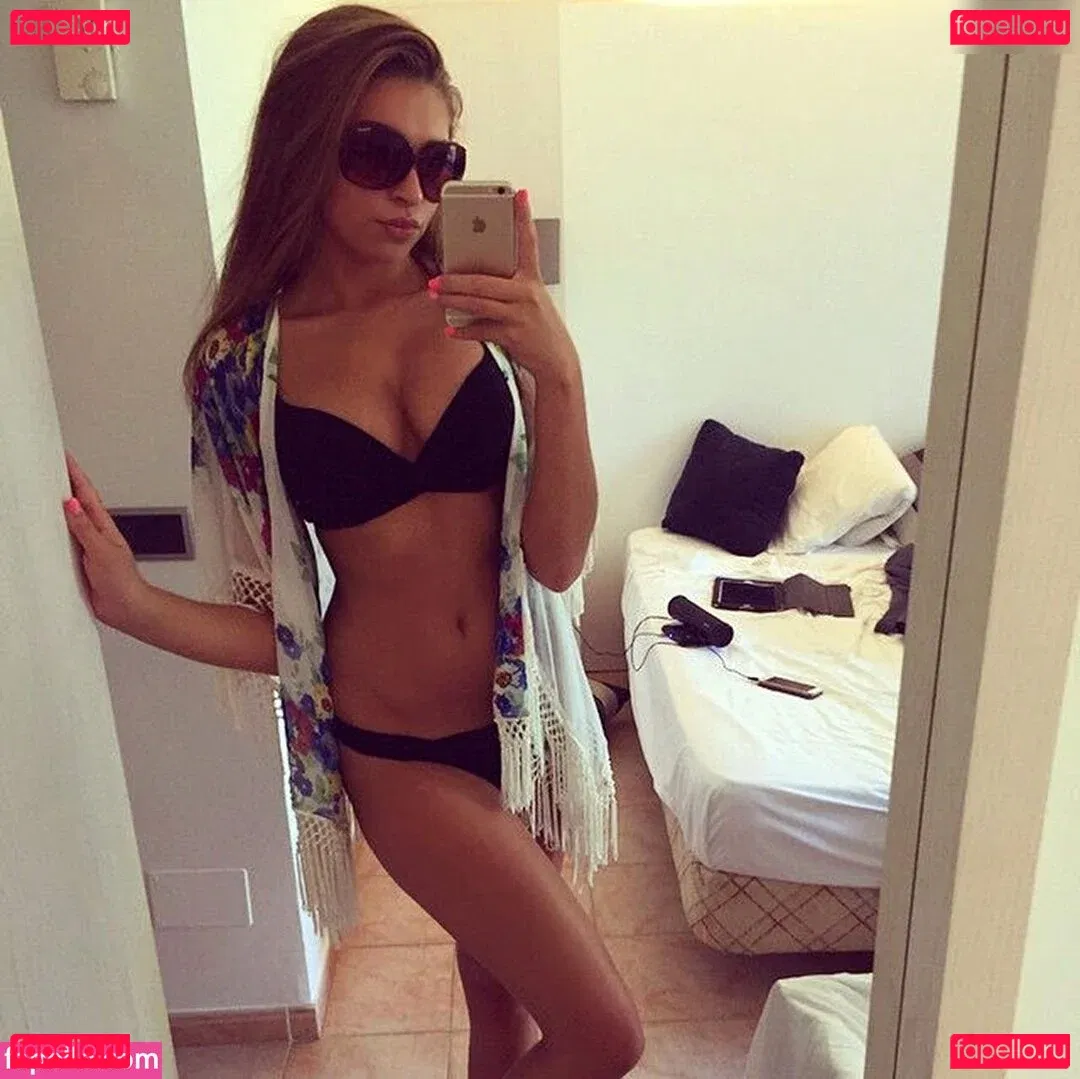 Zara McDermott Onlyfans Photo Gallery 