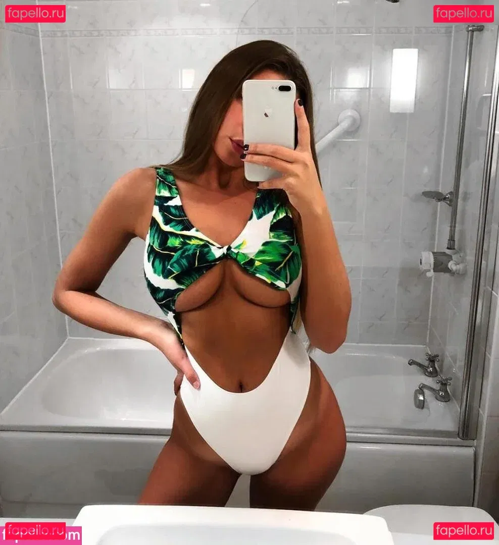 Zara McDermott Onlyfans Photo Gallery 