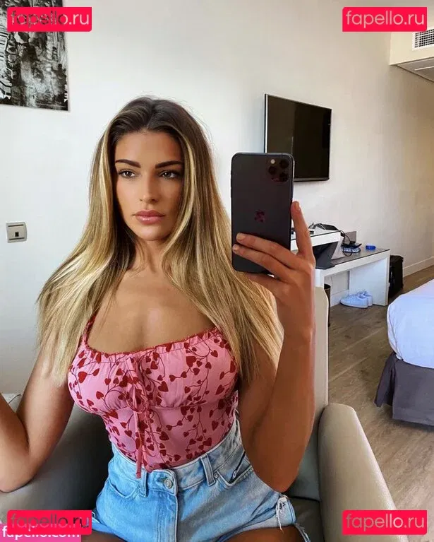 Zara McDermott Onlyfans Photo Gallery 