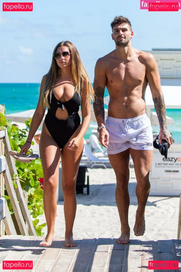 Zara McDermott Onlyfans Photo Gallery 