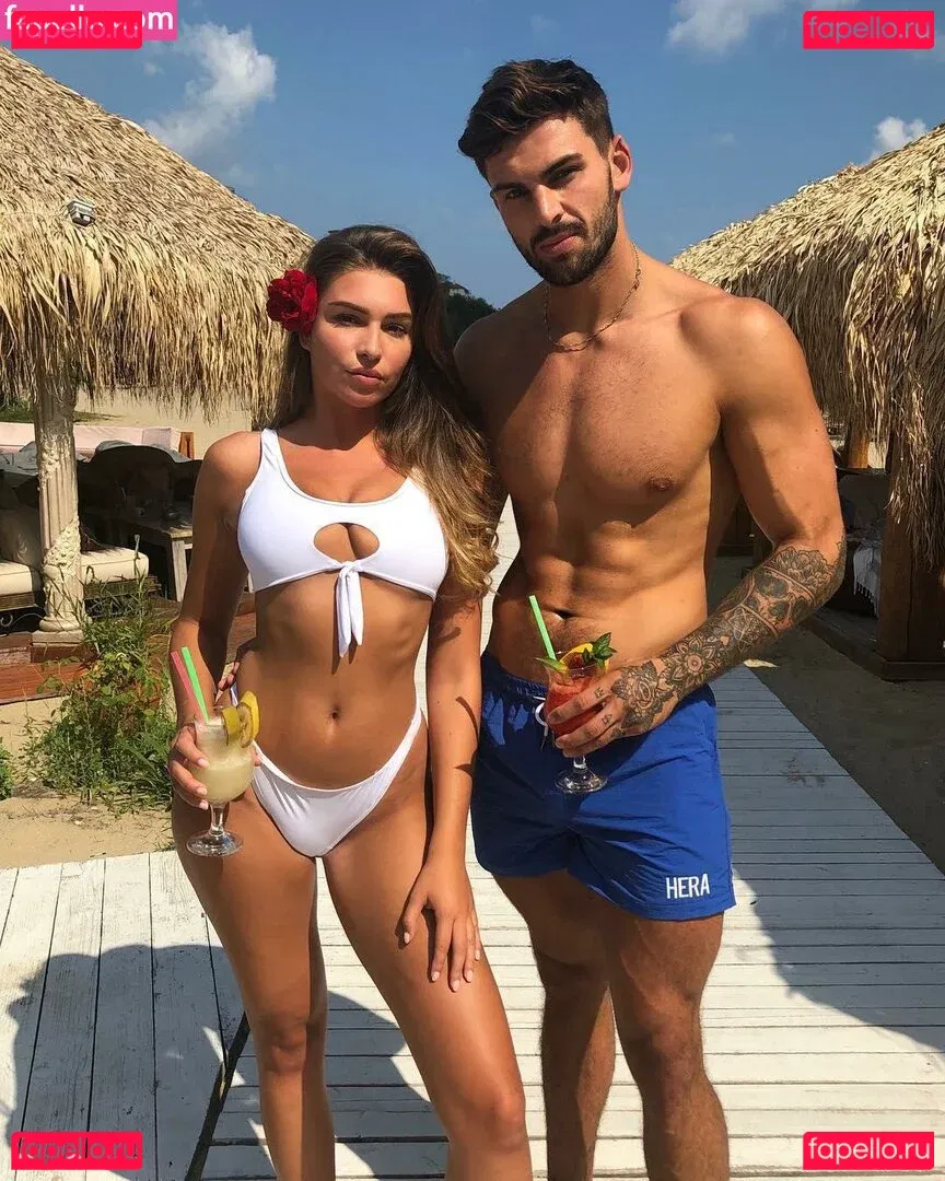 Zara McDermott Onlyfans Photo Gallery 