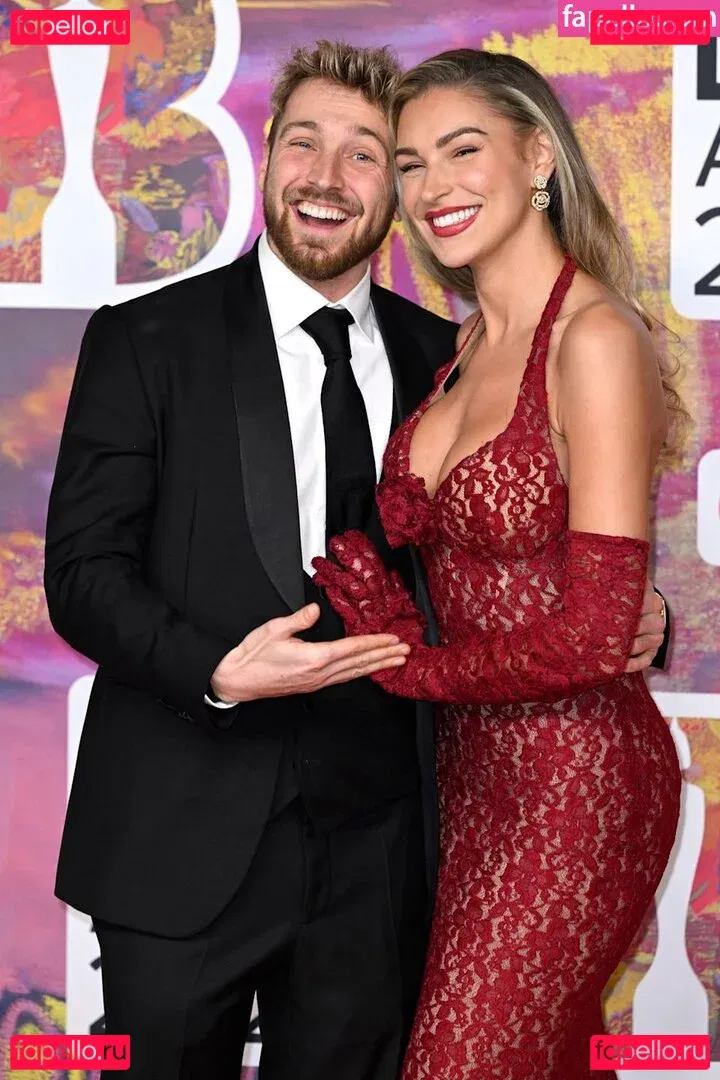 Zara McDermott Onlyfans Photo Gallery 