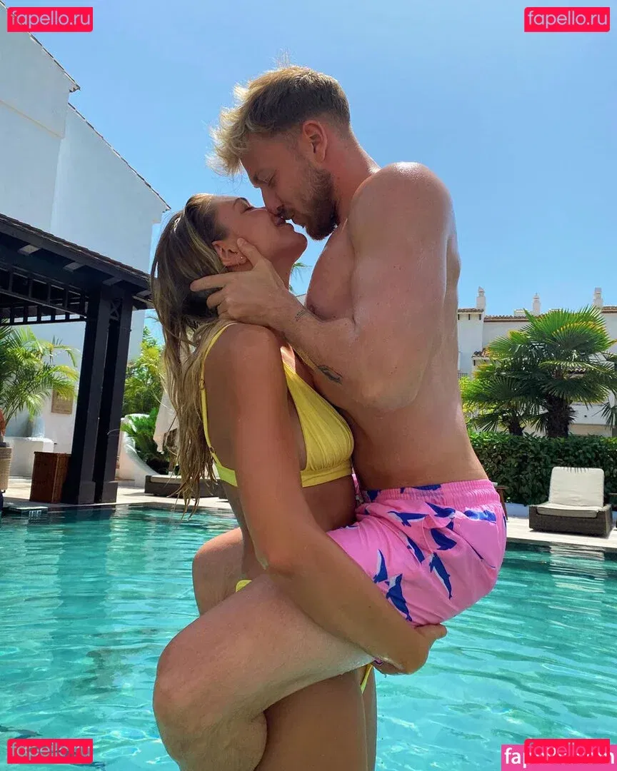 Zara McDermott Onlyfans Photo Gallery 