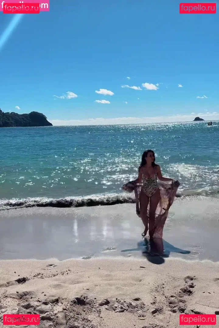 Sila Sahin-Radlinger Onlyfans Photo Gallery 