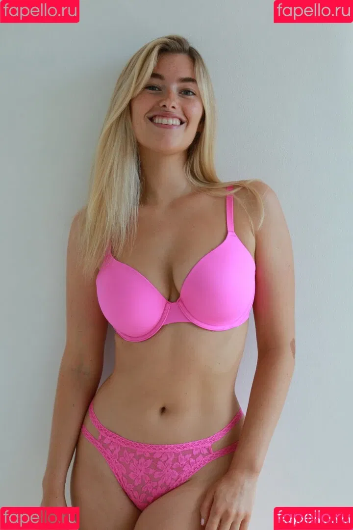 Carlie Whalen Onlyfans Photo Gallery 