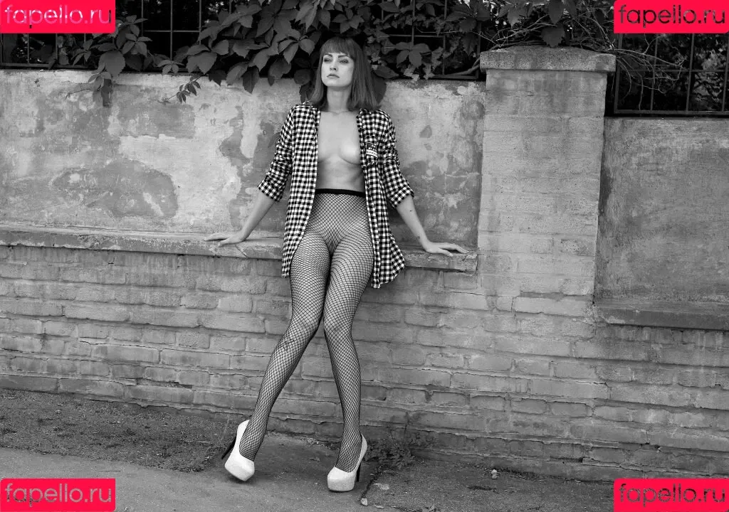 Zu Zakova Onlyfans Photo Gallery 