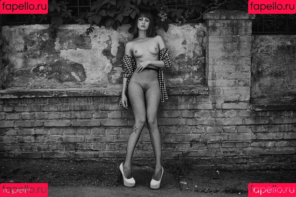Zu Zakova Onlyfans Photo Gallery 