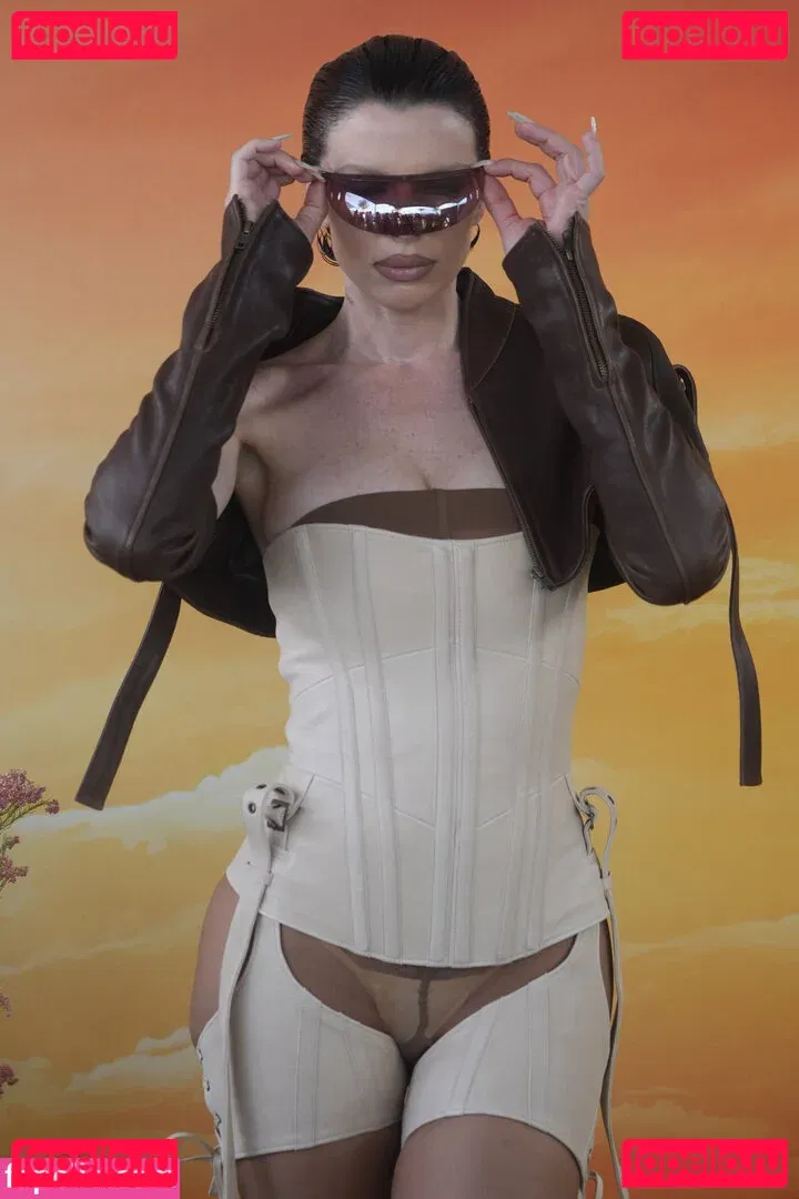 Juli Fox Onlyfans Photo Gallery 