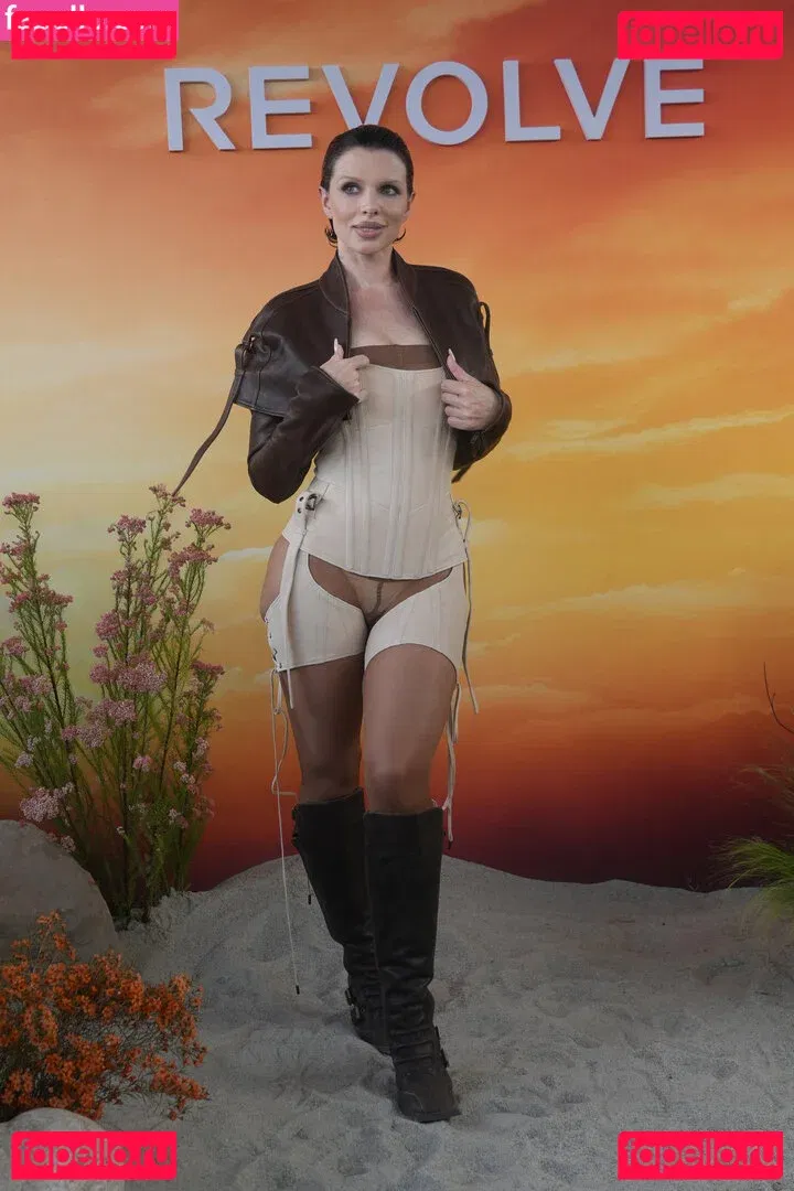 Juli Fox Onlyfans Photo Gallery 