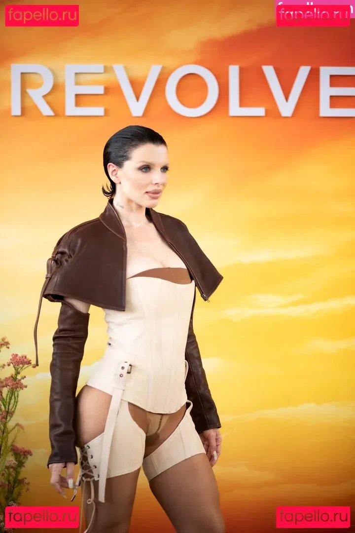 Juli Fox Onlyfans Photo Gallery 