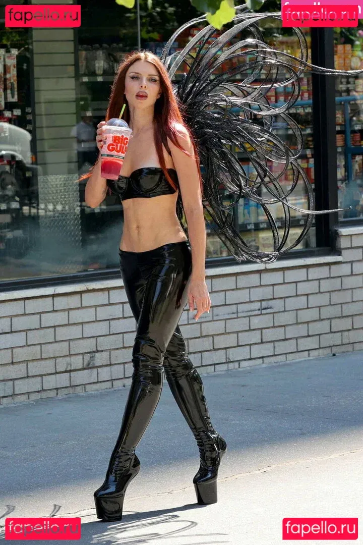 Juli Fox Onlyfans Photo Gallery 