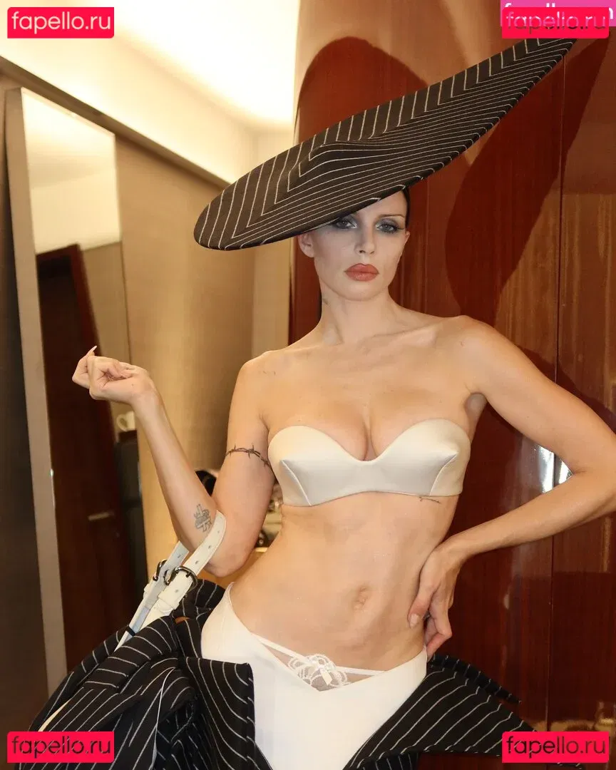 Juli Fox Onlyfans Photo Gallery 