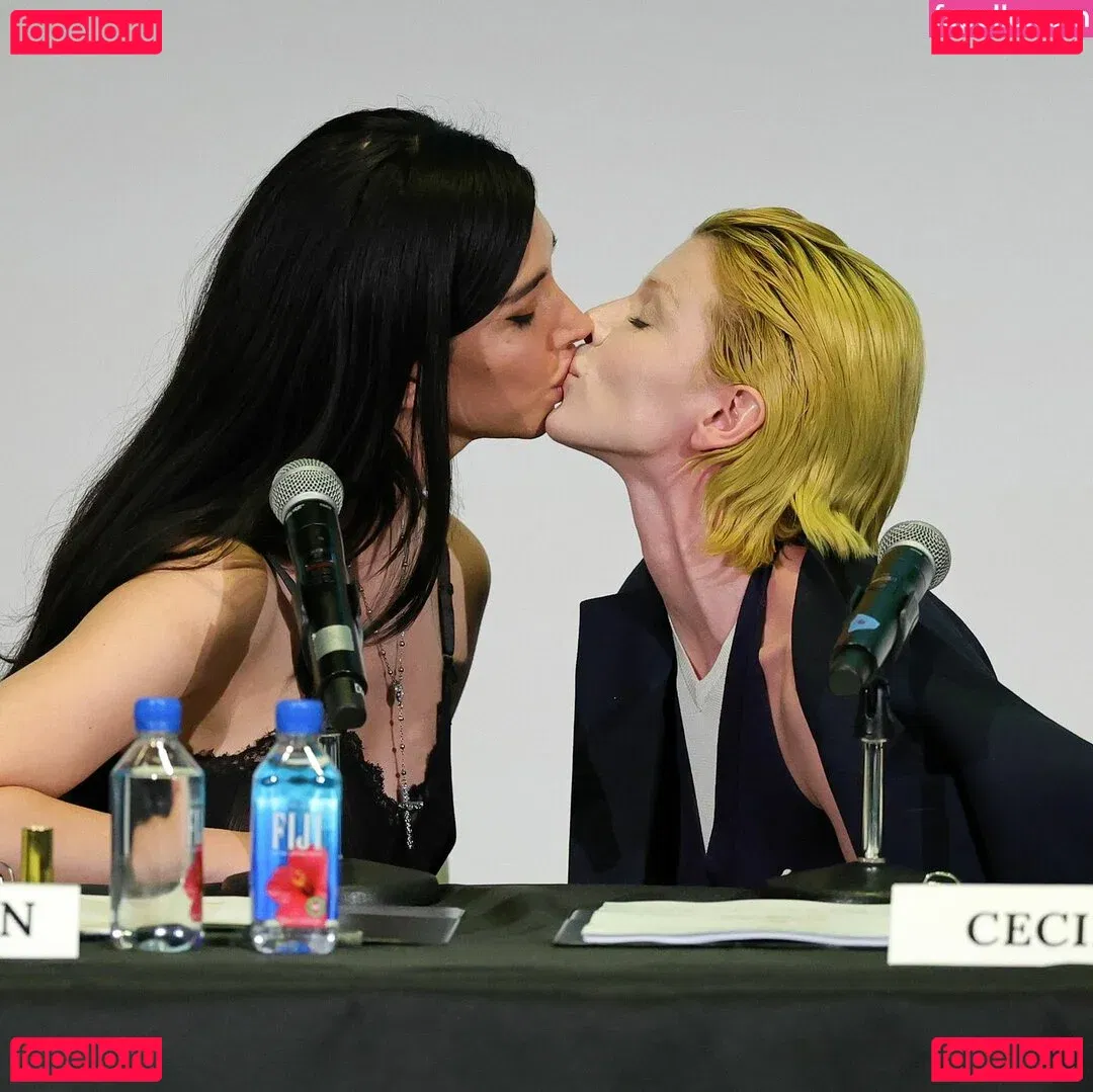 Juli Fox Onlyfans Photo Gallery 