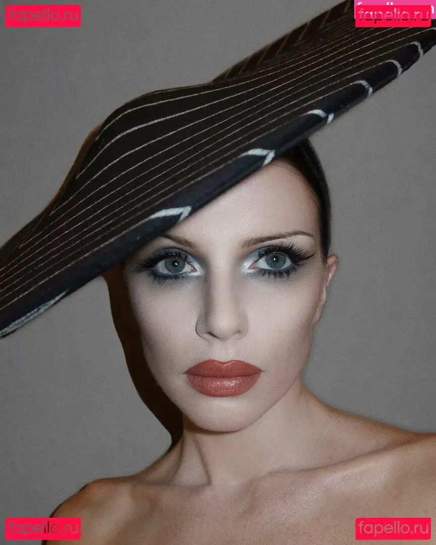 Juli Fox Onlyfans Photo Gallery 