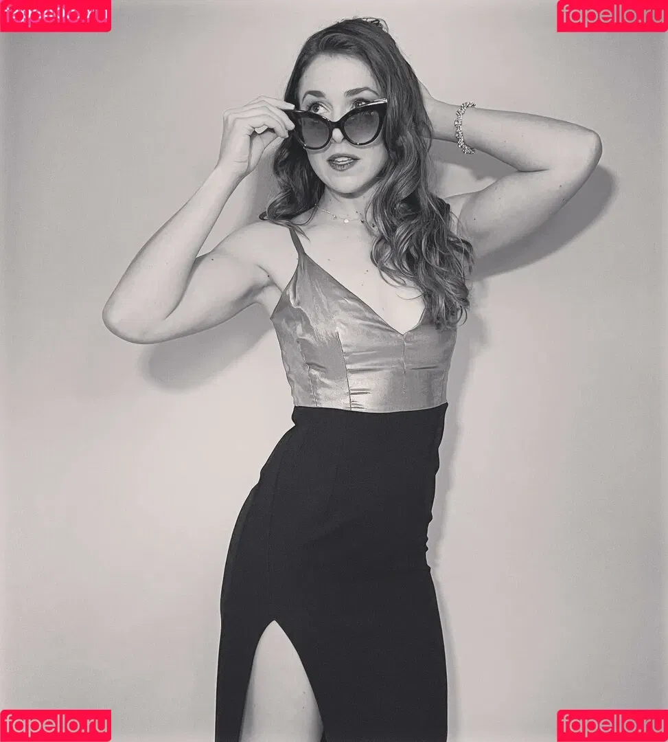 Gina Louise Phillips Onlyfans Photo Gallery 