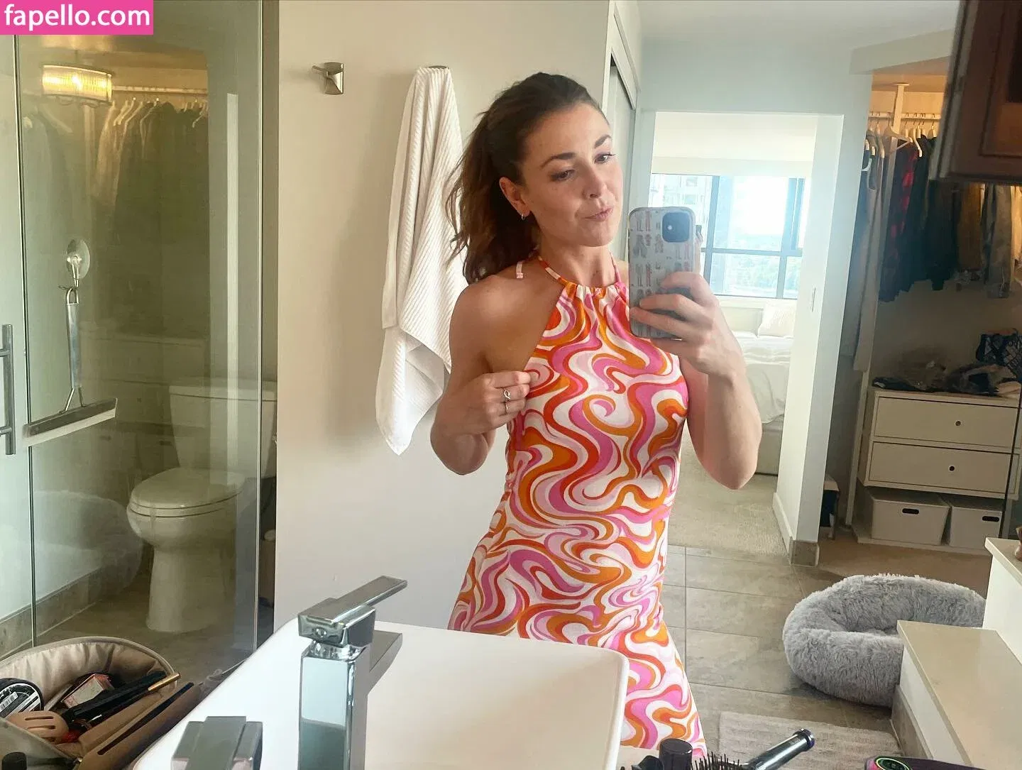 Gina Louise Phillips Onlyfans Photo Gallery 