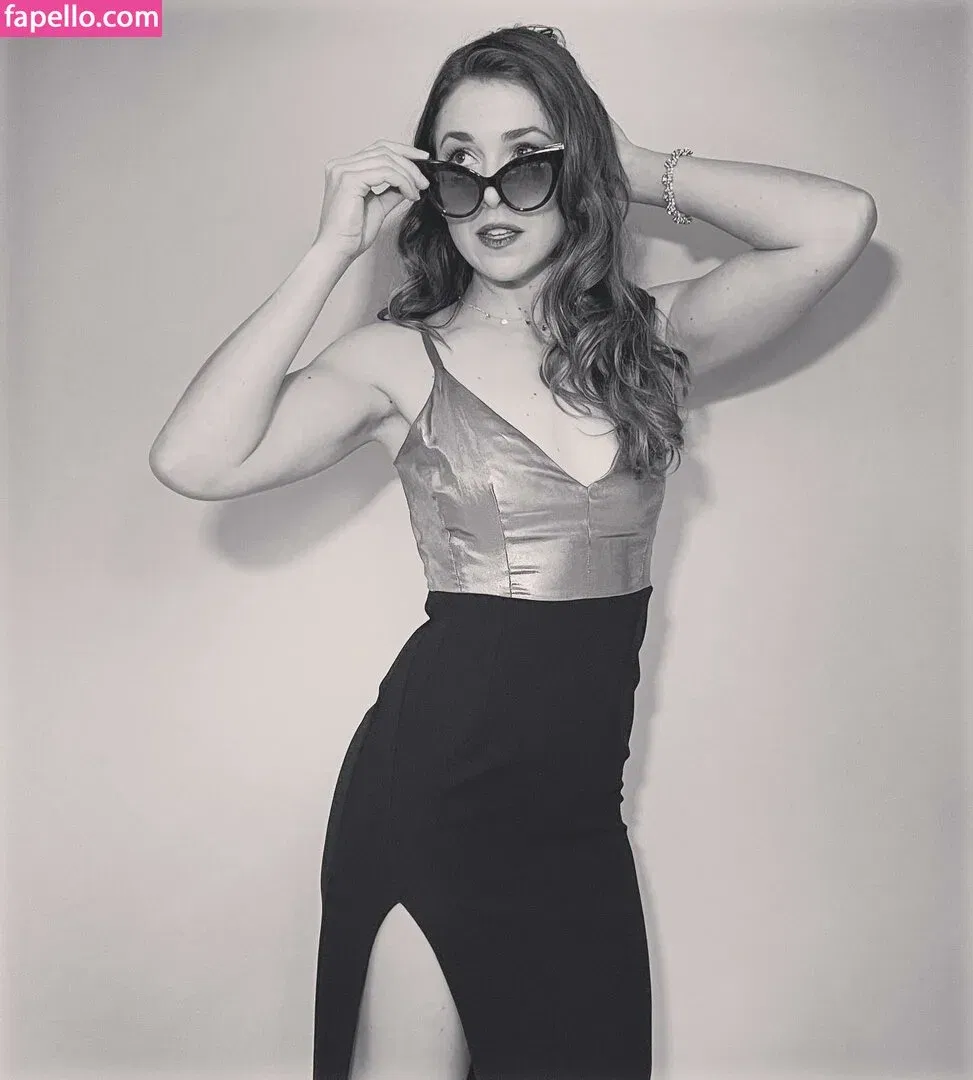 Gina Louise Phillips Onlyfans Photo Gallery 