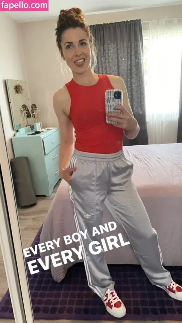 Gina Louise Phillips Onlyfans Photo Gallery 