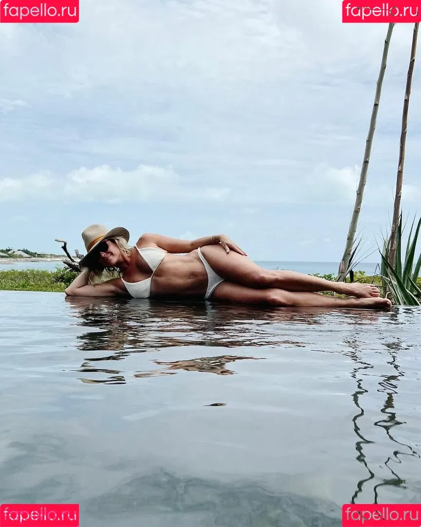 Kristin Cavallari Onlyfans Photo Gallery 