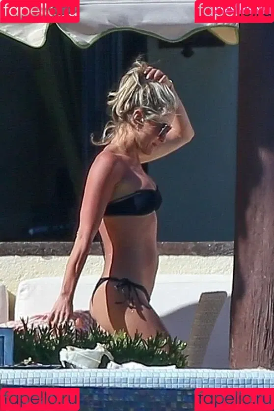 Kristin Cavallari Onlyfans Photo Gallery 