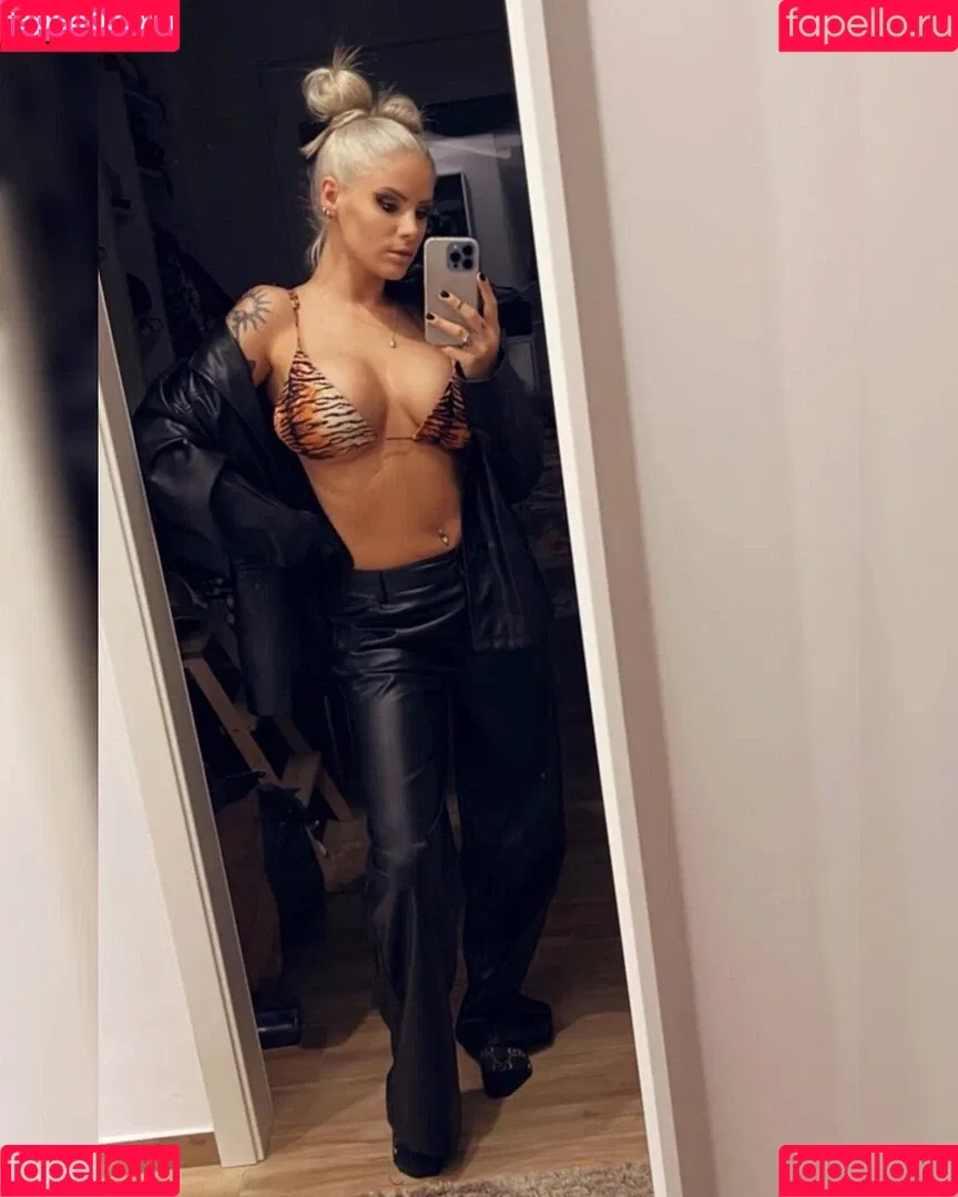 Viktória Metzker Onlyfans Photo Gallery 