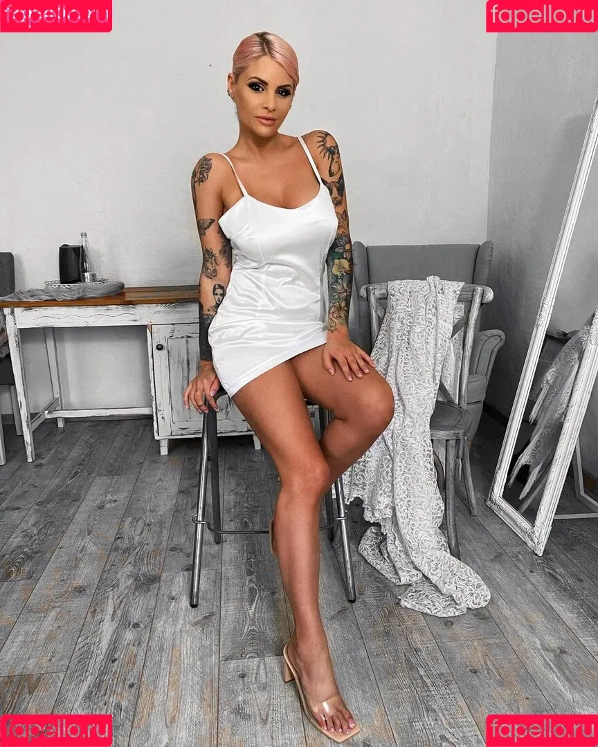 Viktória Metzker Onlyfans Photo Gallery 