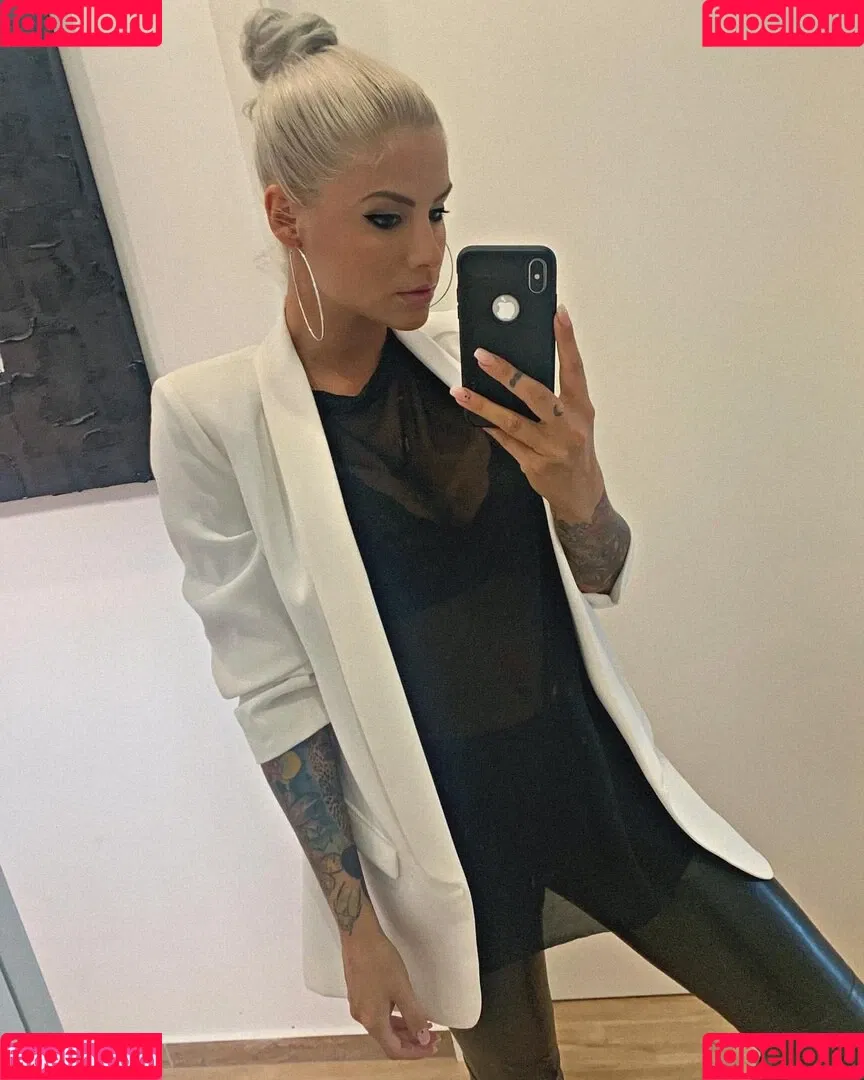 Viktória Metzker Onlyfans Photo Gallery 